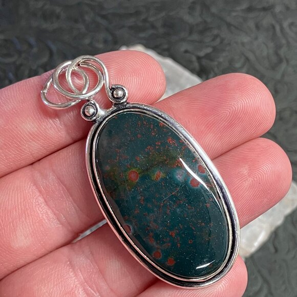 Beautiful Heliotrope Bloodstone Pendant Stone Crystal Jewelry - Picture 8 of 10